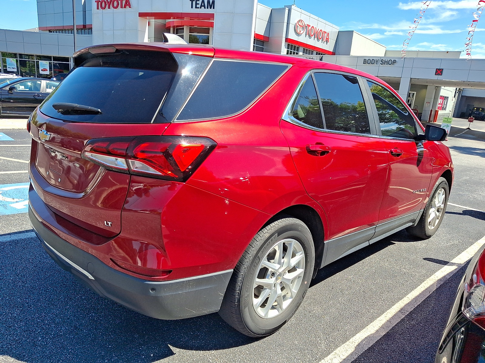 Used 2022 Chevrolet Equinox LT FWD image 4
