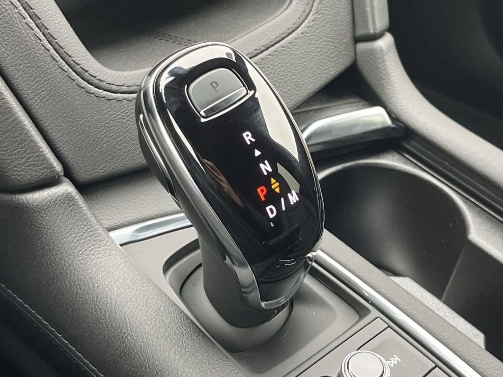 New 2026 Cadillac XT5 Luxury w/ LPO, ONYX Package image 8