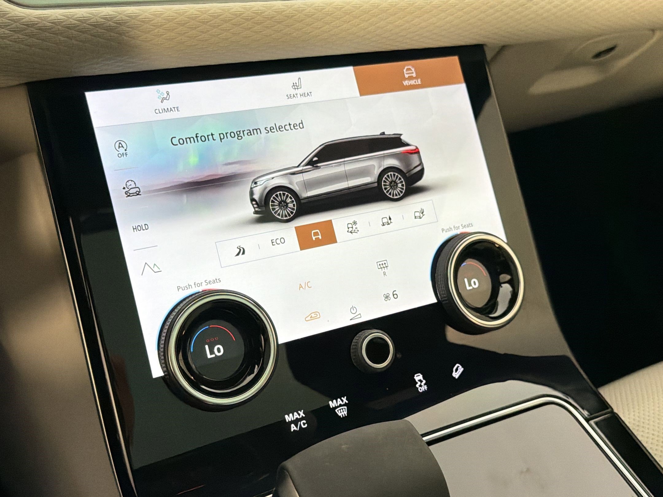 Used 2022 Land Rover Range Rover Velar R-Dynamic S image 24