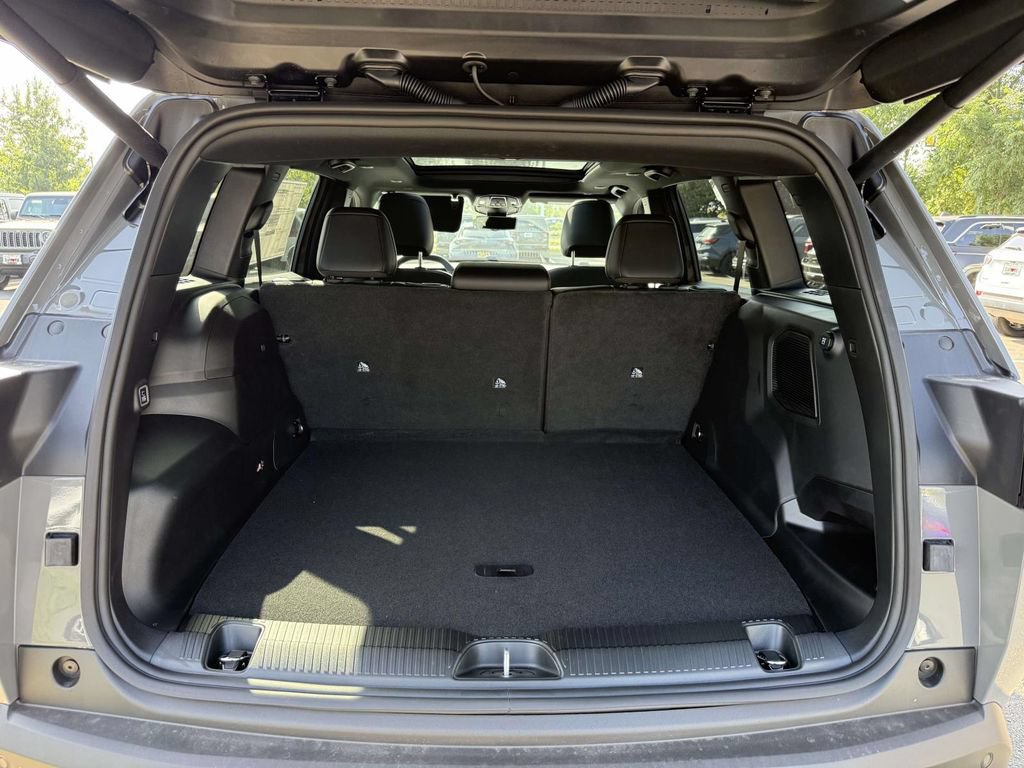 New 2026 Jeep Cherokee Overland w/ Advanced Pro Tech Group AWD/4WD image 34