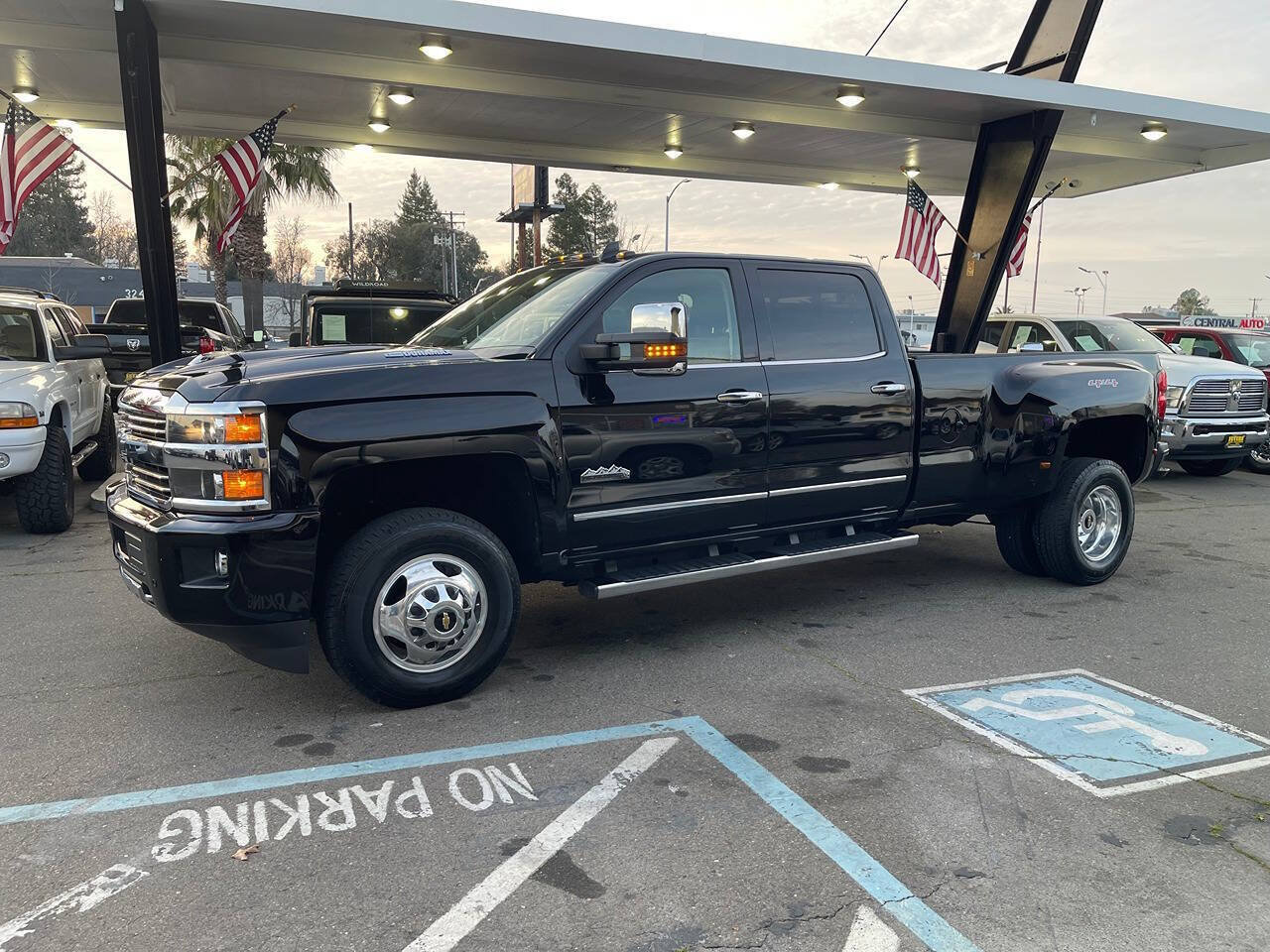 Used 2017 Chevrolet Silverado 3500 High Country w/ Duramax Plus Package AWD/4WD image 2