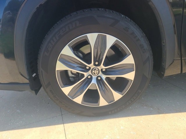 Used 2024 Toyota Highlander XLE image 12