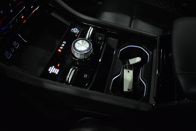 Used 2022 Jeep Grand Cherokee Summit w/ Luxury Tech Group V image 25