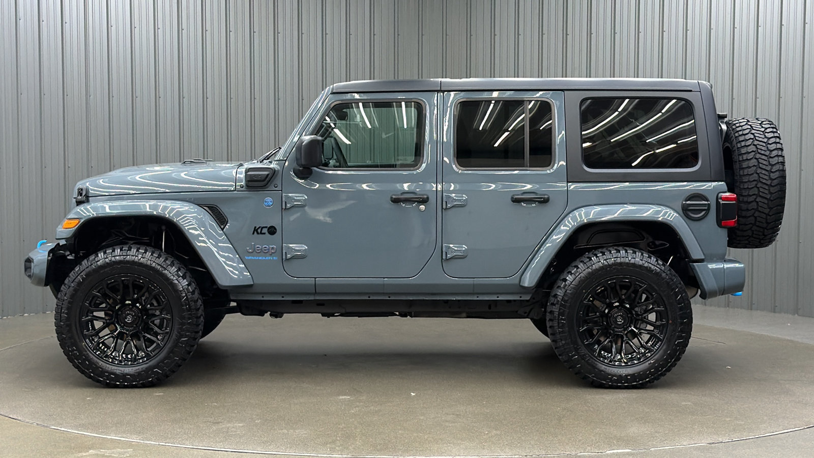 Used 2024 Jeep Wrangler Unlimited w/ Convenience Group AWD/4WD image 2