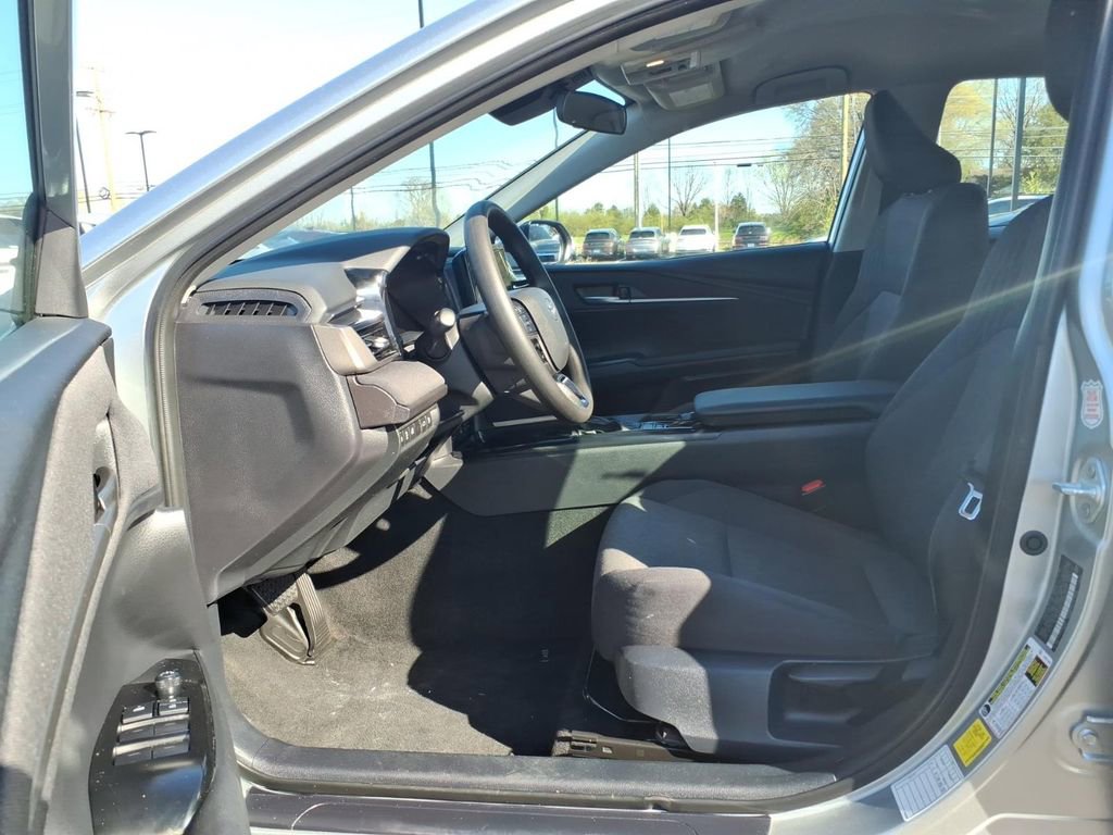 Used 2025 Toyota Camry LE image 16