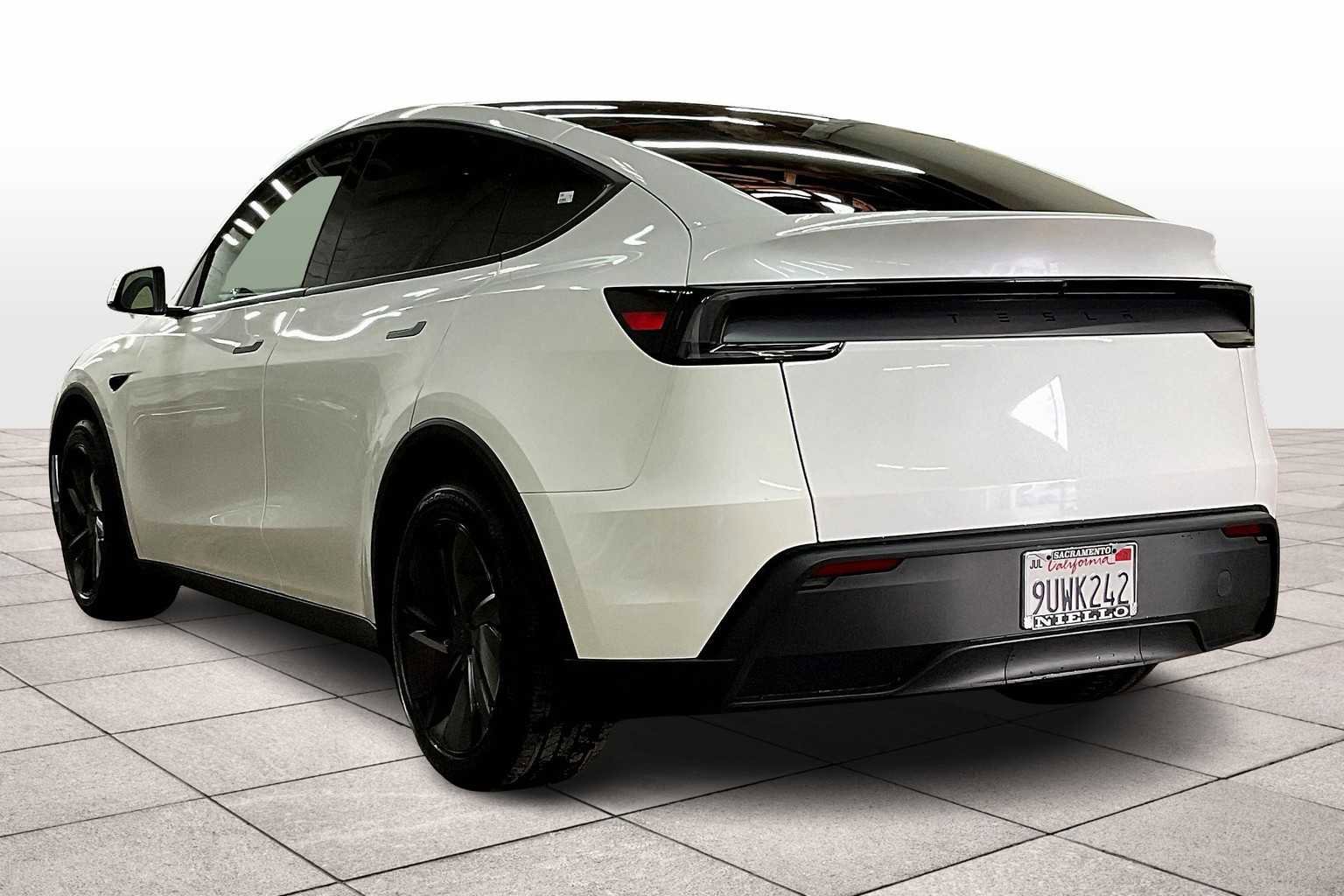 Used 2026 Tesla Model Y 2WD image 14