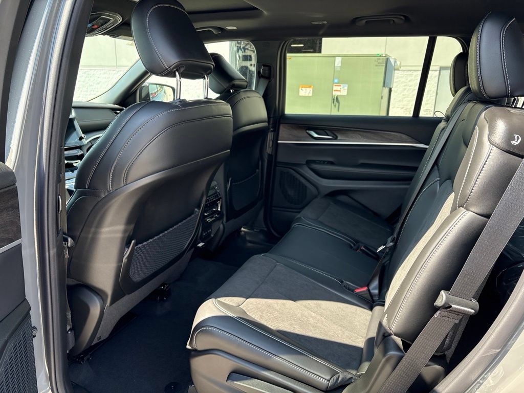 New 2027 Jeep Grand Cherokee L 4WD image 18