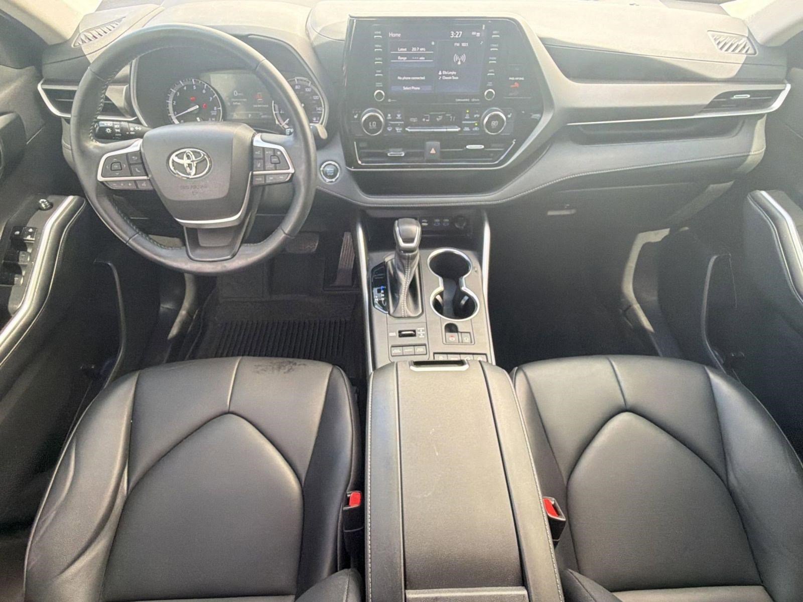 Used 2022 Toyota Highlander XLE AWD/4WD image 15