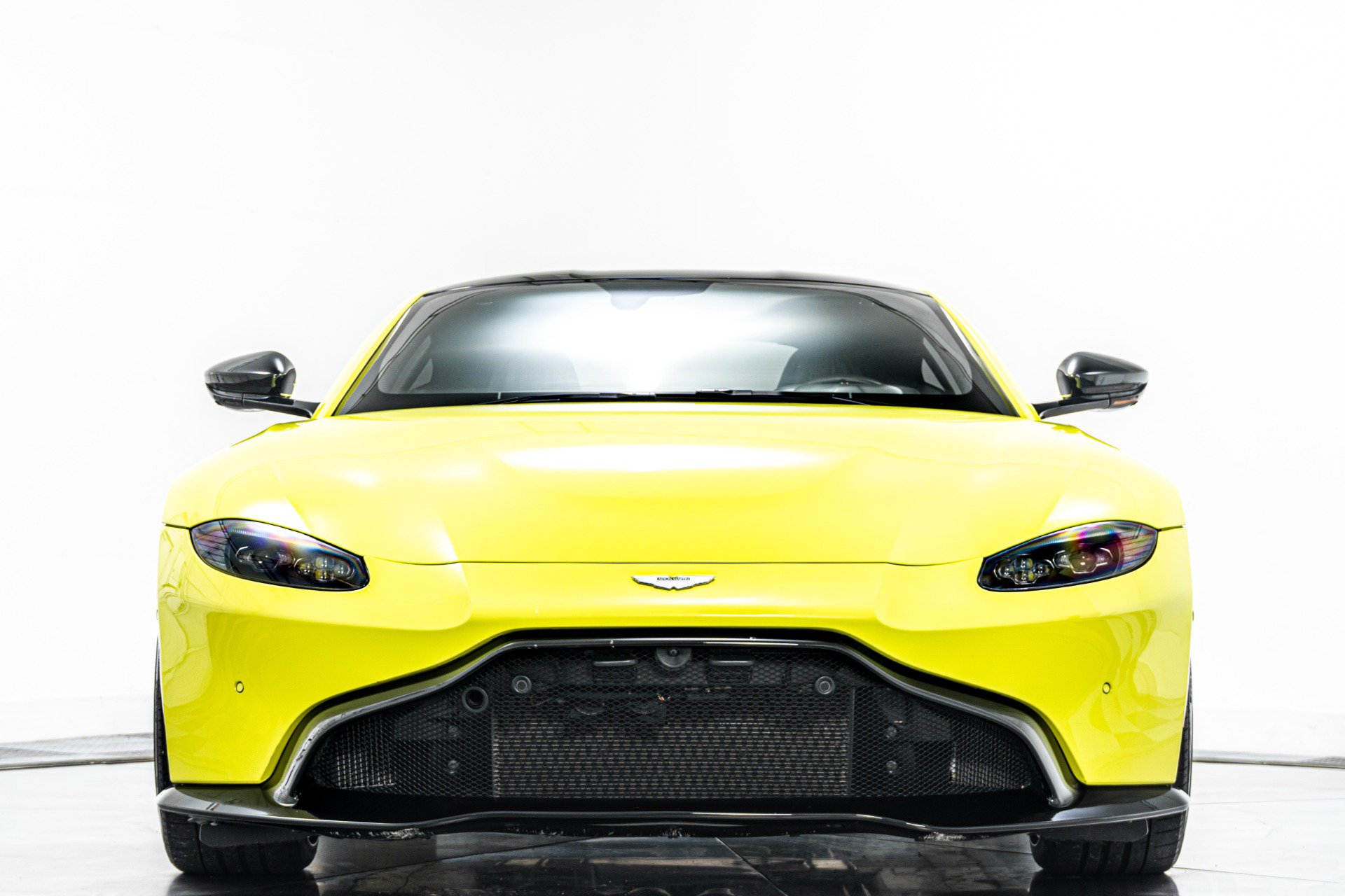 Used 2019 Aston Martin V8 Vantage Coupe RWD image 4