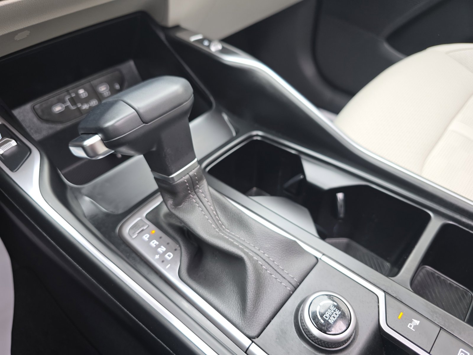 Certified 2025 Kia Sorento S w/ Panoramic Sunroof Package image 20