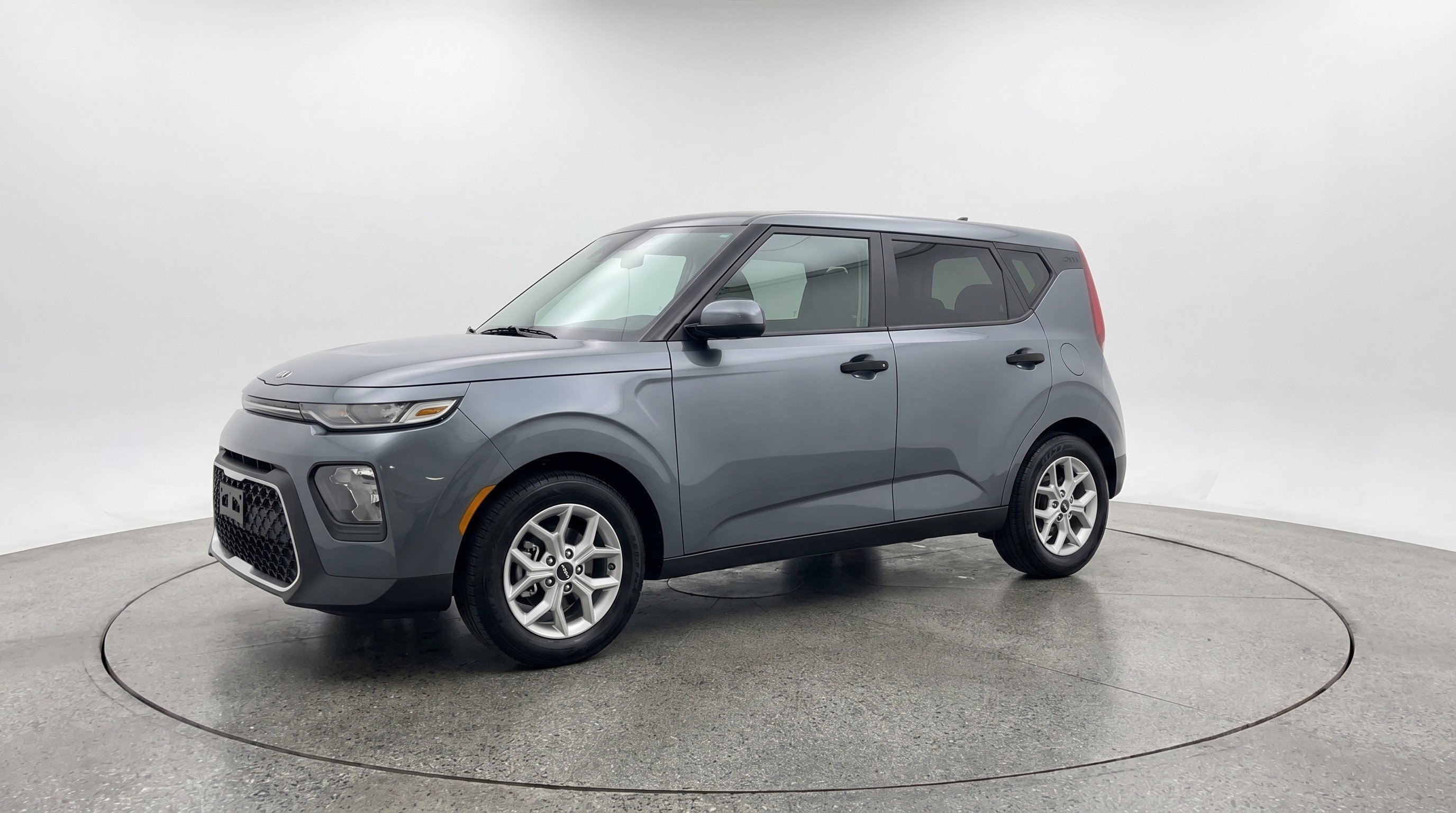 Used 2025 Kia Soul LX w/ LX Technology Package FWD image 3