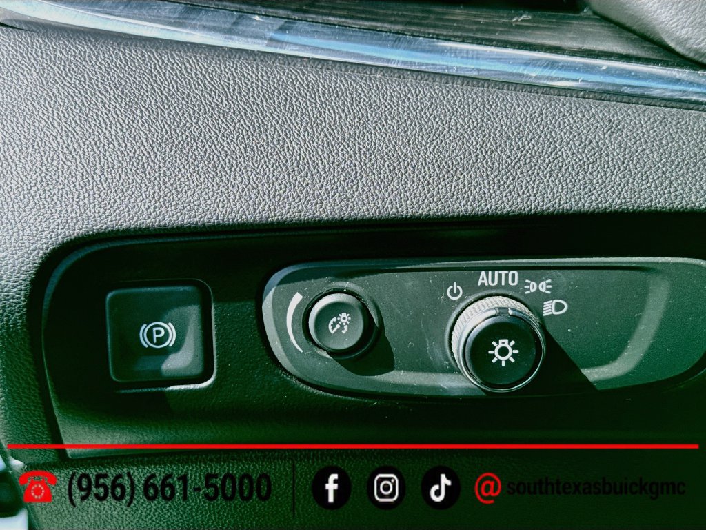 Used 2020 Buick Enclave Avenir w/ Avenir Technology Package FWD image 21