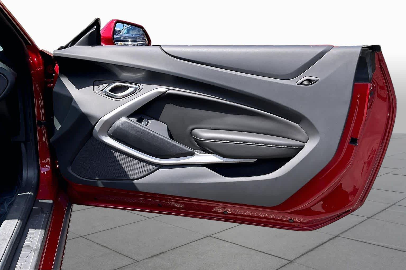 Used 2017 Chevrolet Camaro LT RWD image 23