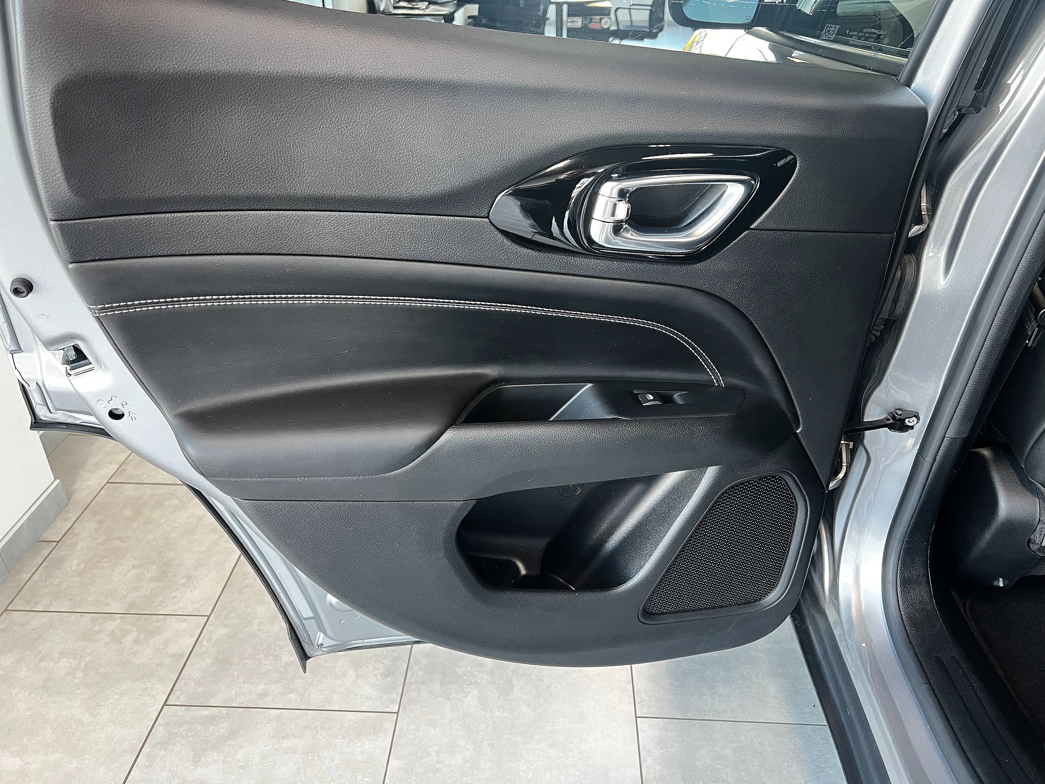 Used 2022 Jeep Compass Latitude image 21