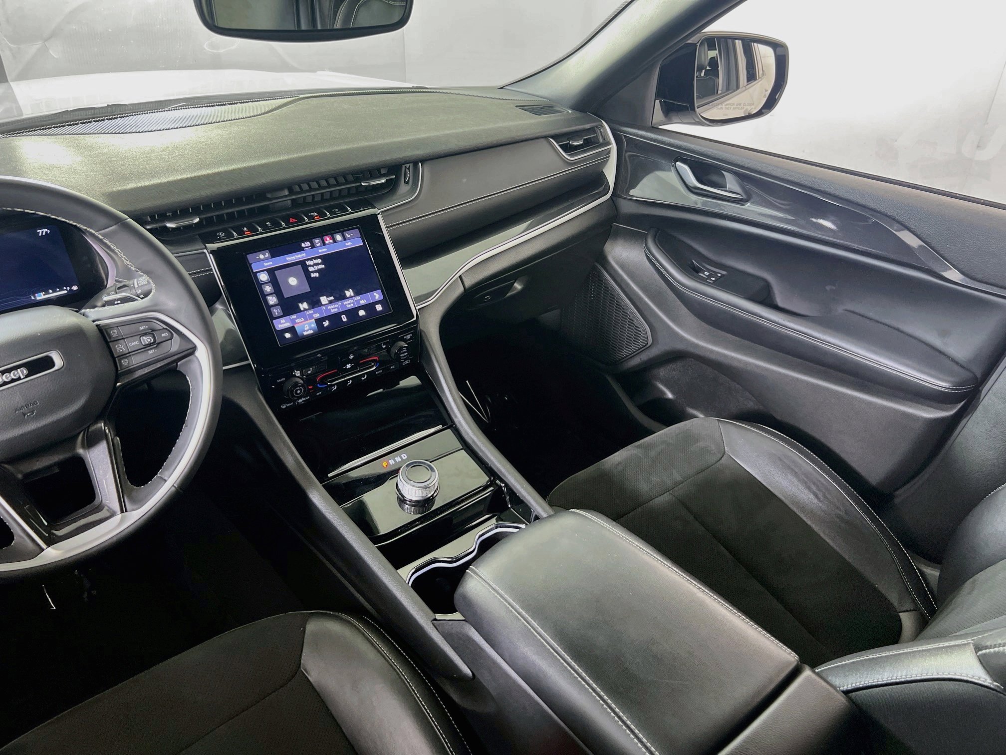 Used 2023 Jeep Grand Cherokee Altitude image 22
