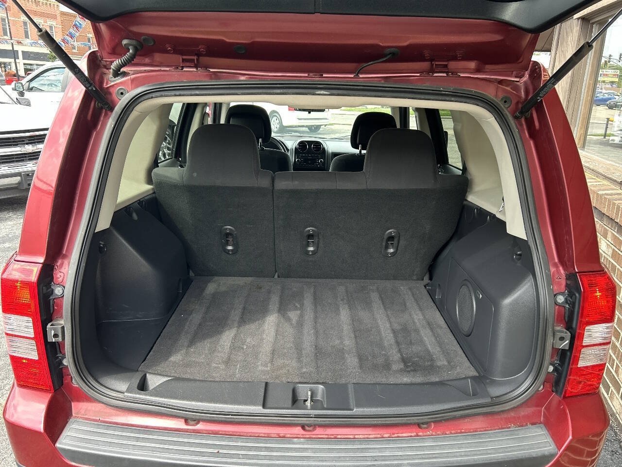 Used 2012 Jeep Patriot Latitude w/ Sun/Sound Group AWD/4WD image 16