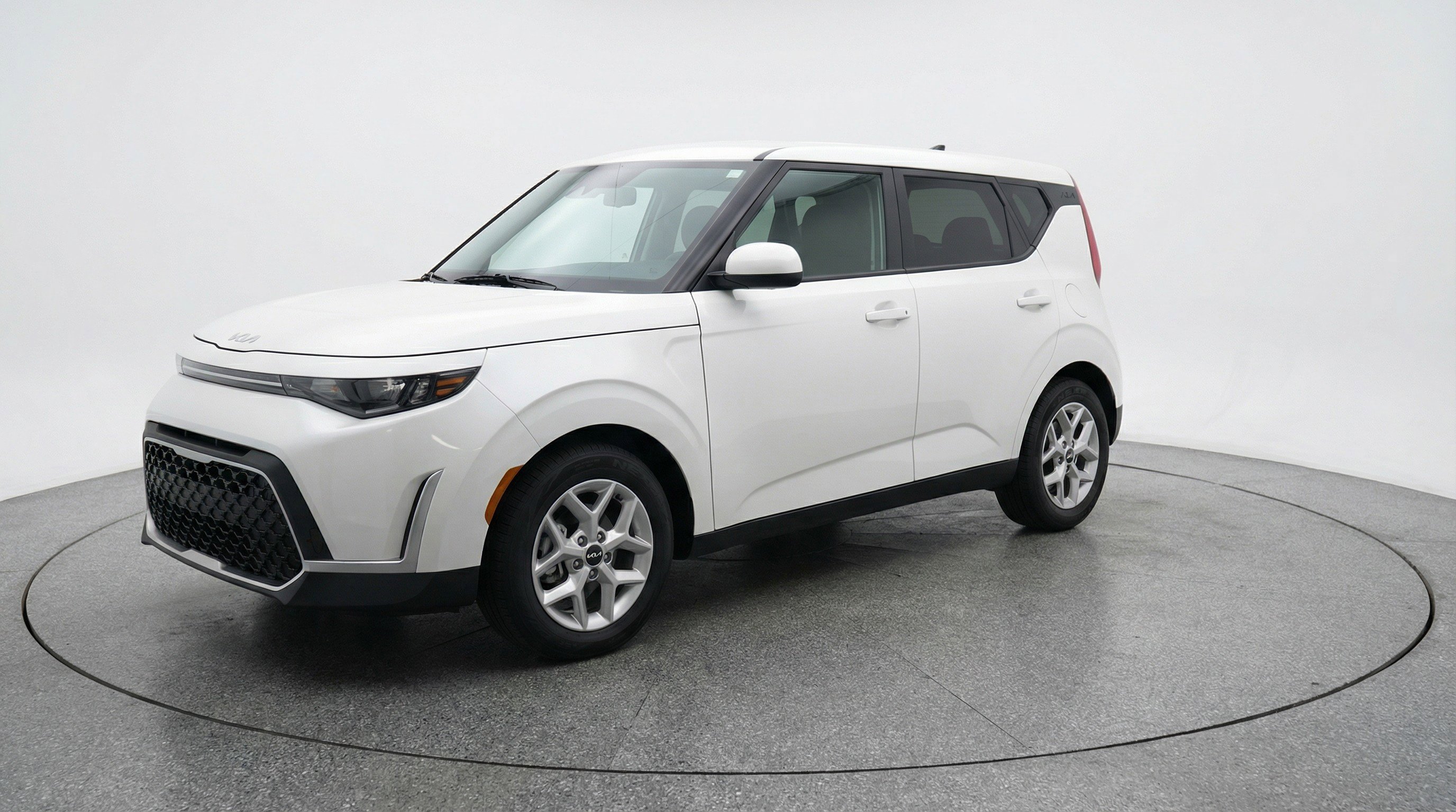 Used 2025 Kia Soul LX w/ LX Technology Package image 3