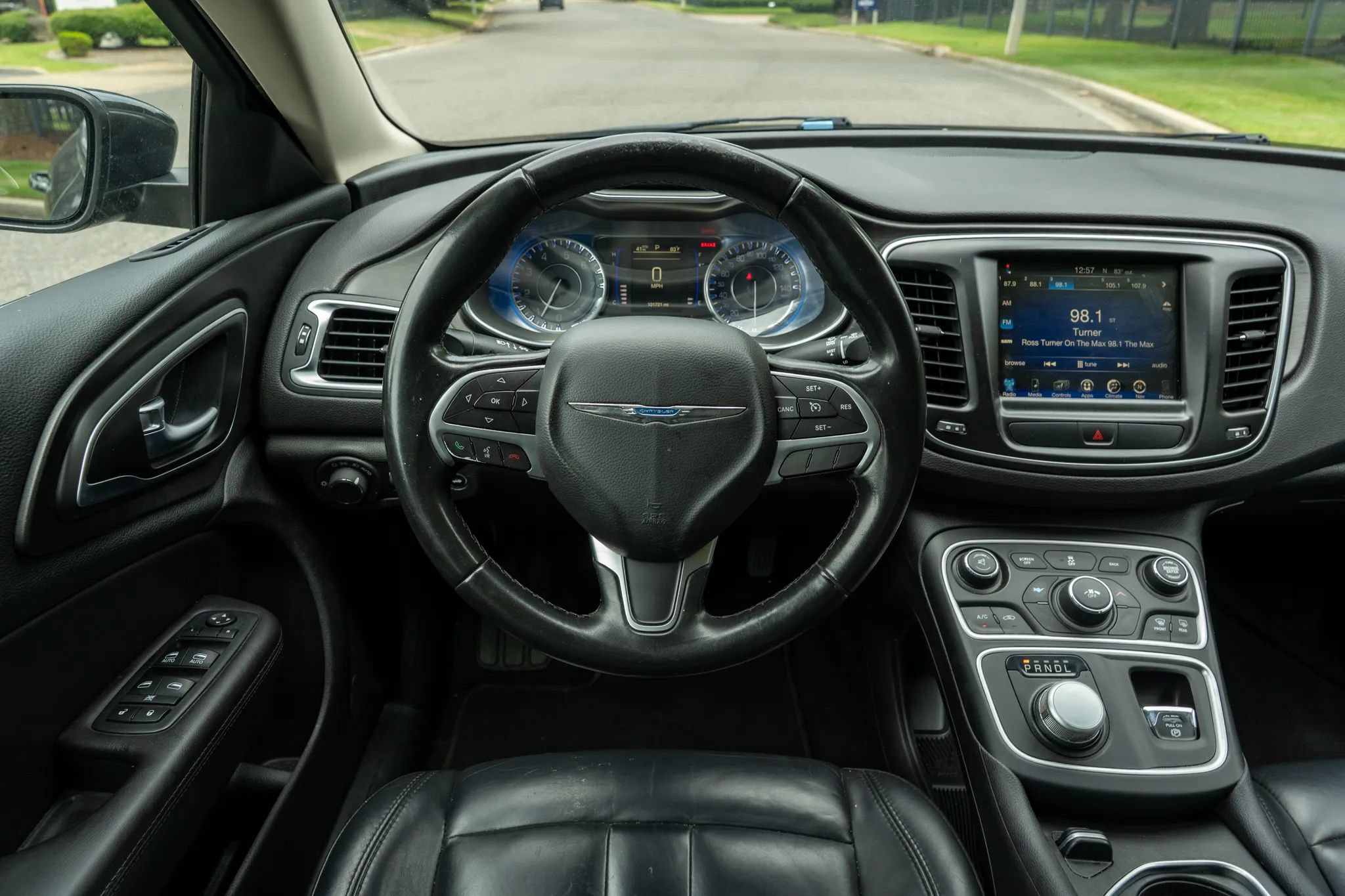Used 2017 Chrysler 200 Limited Platinum FWD image 17