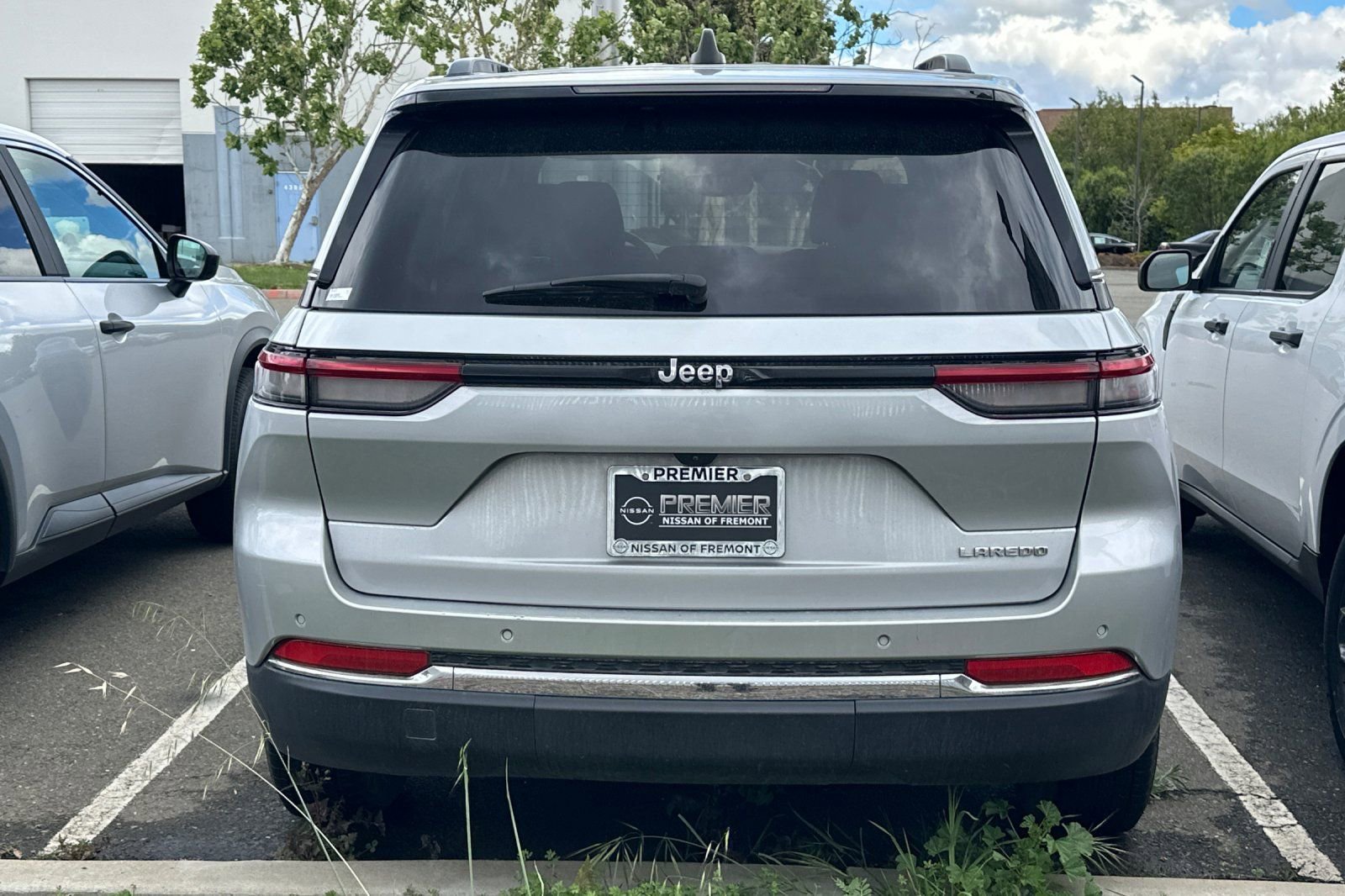 Used 2024 Jeep Grand Cherokee Laredo image 6