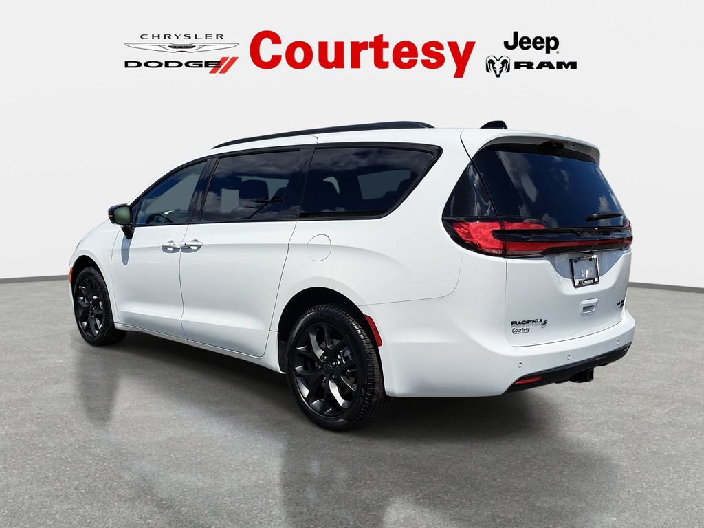 New 2027 Chrysler Pacifica Limited AWD/4WD image 5