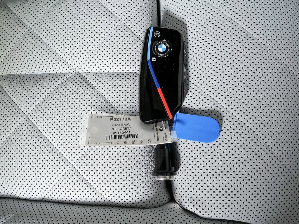 Used 2024 BMW X5 M60i AWD/4WD image 27