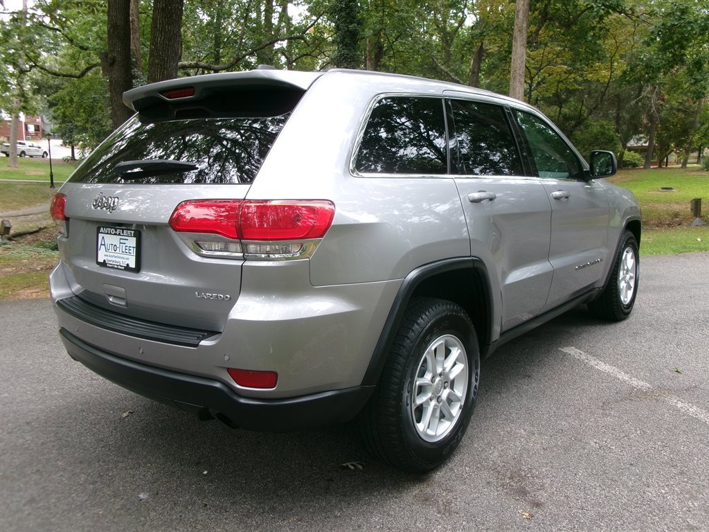 Used 2018 Jeep Grand Cherokee Laredo image 5