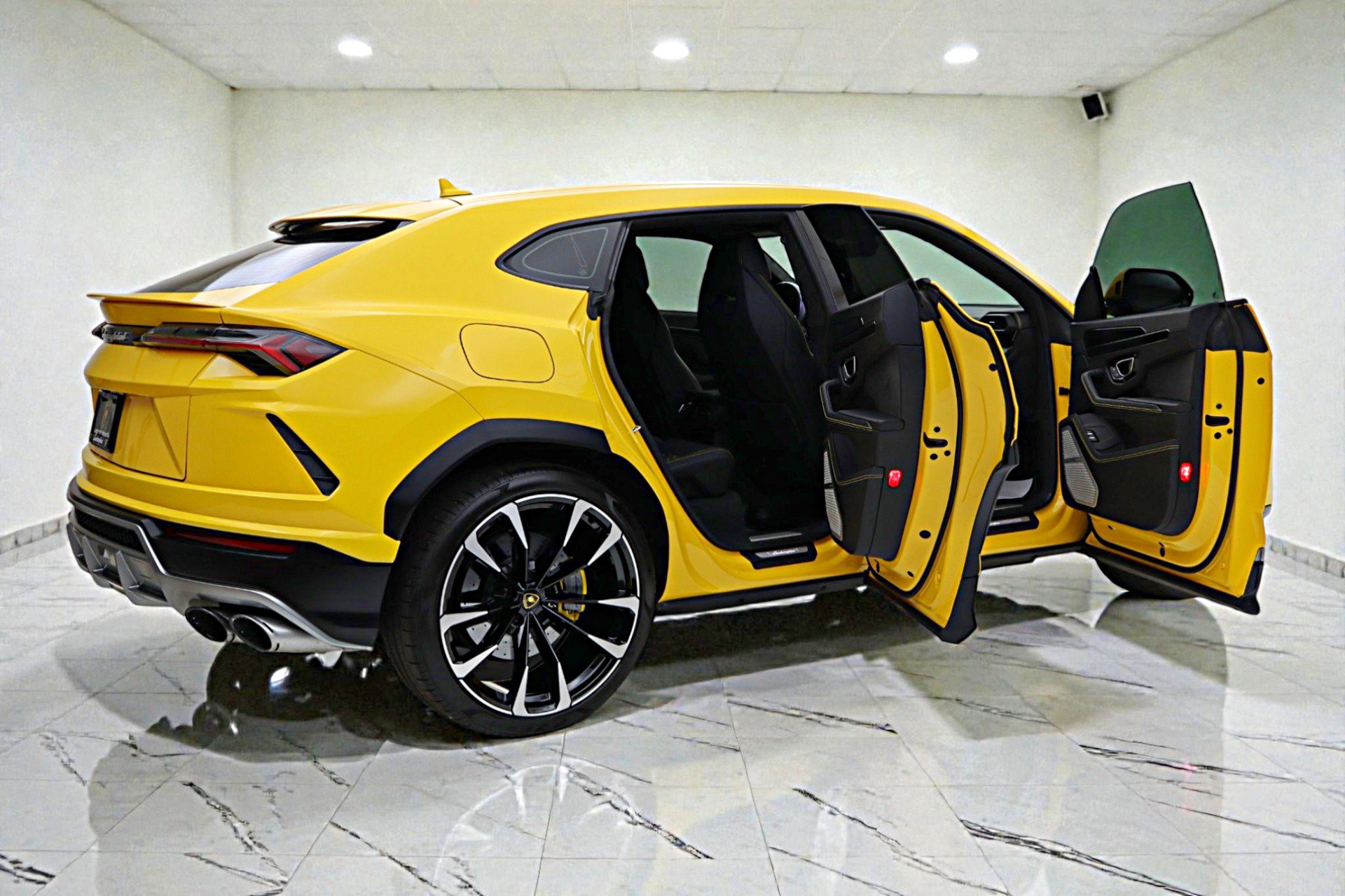 Used 2022 Lamborghini Urus image 11