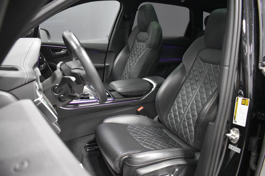 Used 2023 Audi SQ7 Prestige AWD/4WD image 2