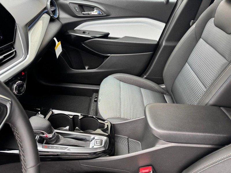 New 2026 Chevrolet Trax LT w/ LT Convenience Package FWD image 32