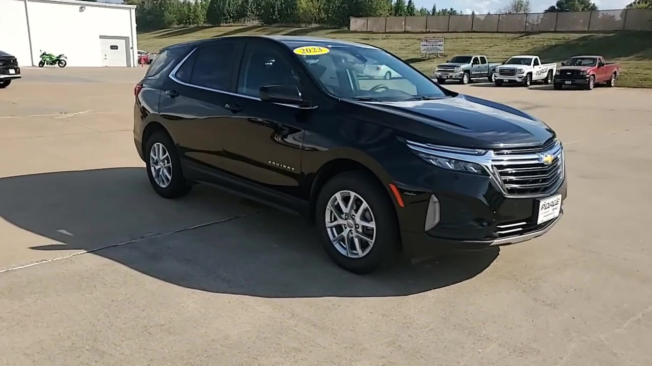 Used 2023 Chevrolet Equinox LT image 2
