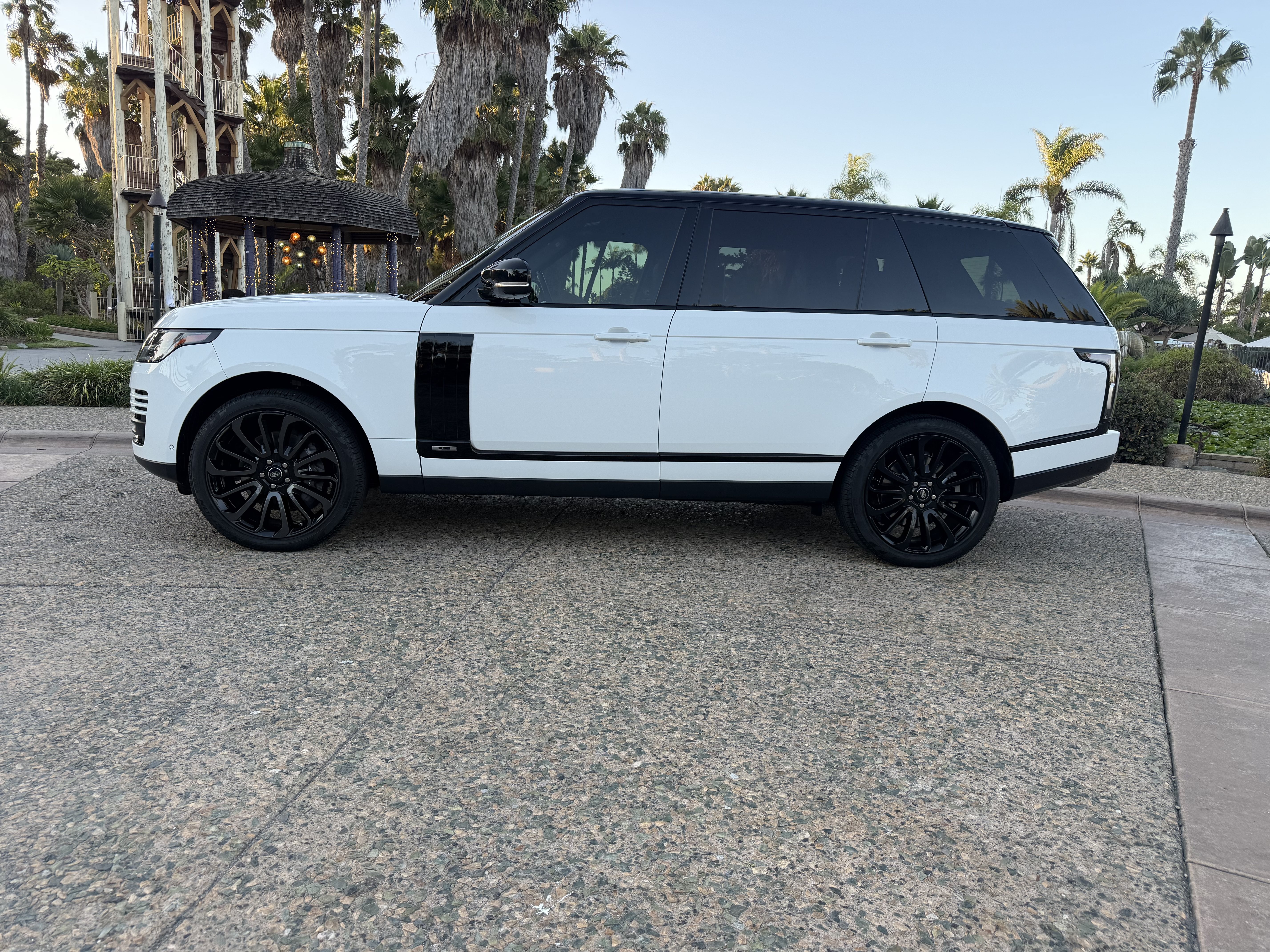 Used 2021 Land Rover Range Rover P525 Westminster Edition LWB AWD/4WD image 2