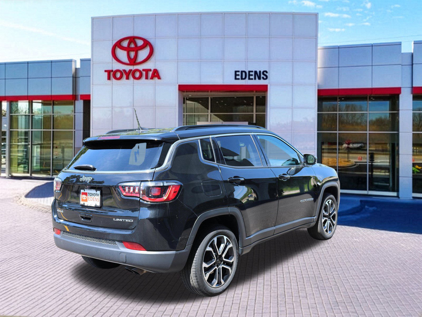 Used 2022 Jeep Compass Limited AWD/4WD image 3