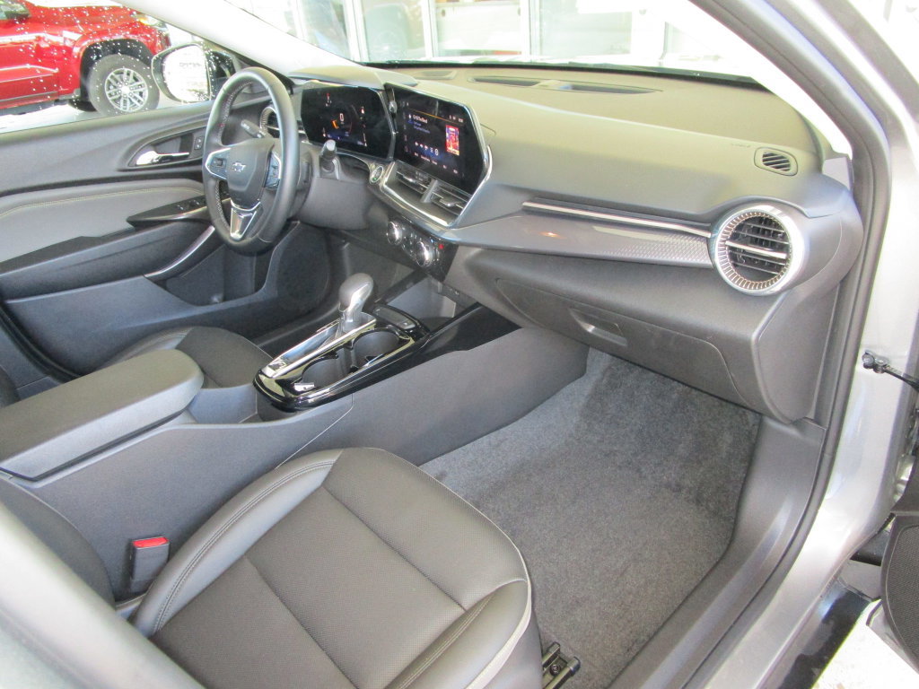 Used 2025 Chevrolet Trax ACTIV FWD image 25