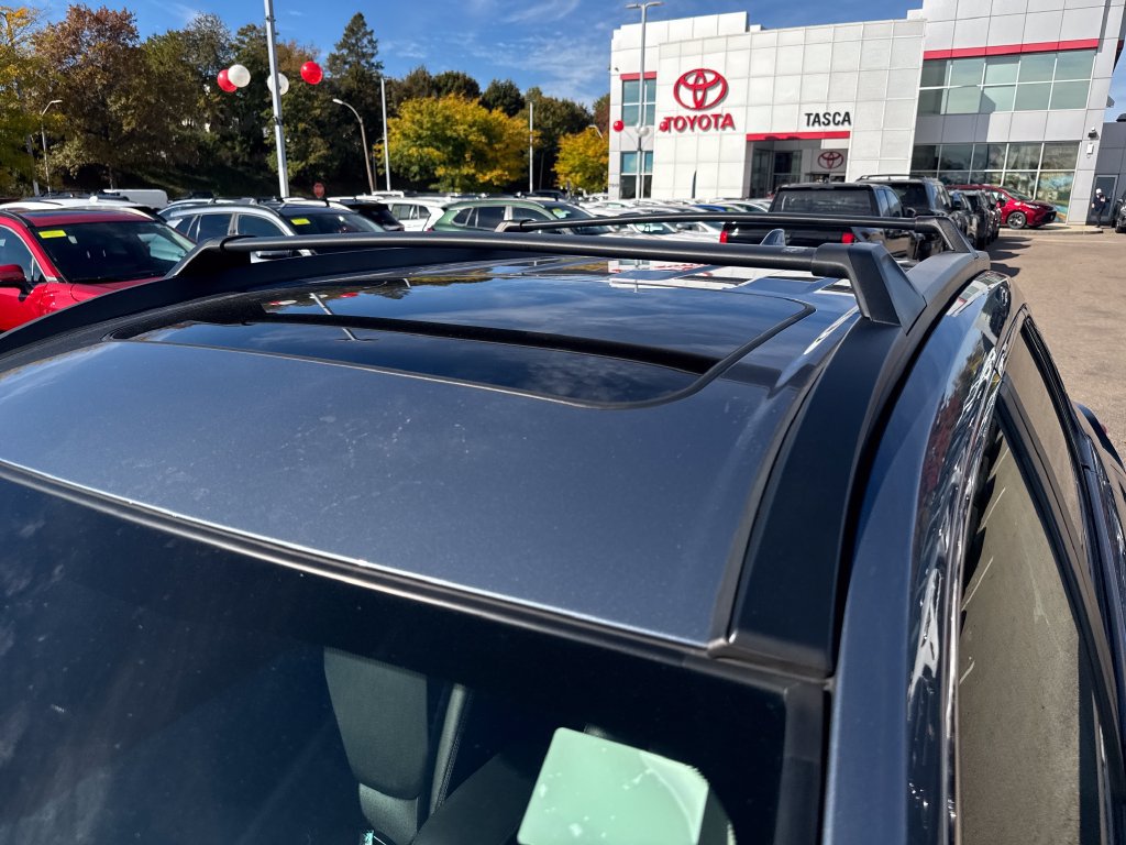 Used 2022 Toyota Corolla Cross XLE w/ Convenience Package AWD/4WD image 42