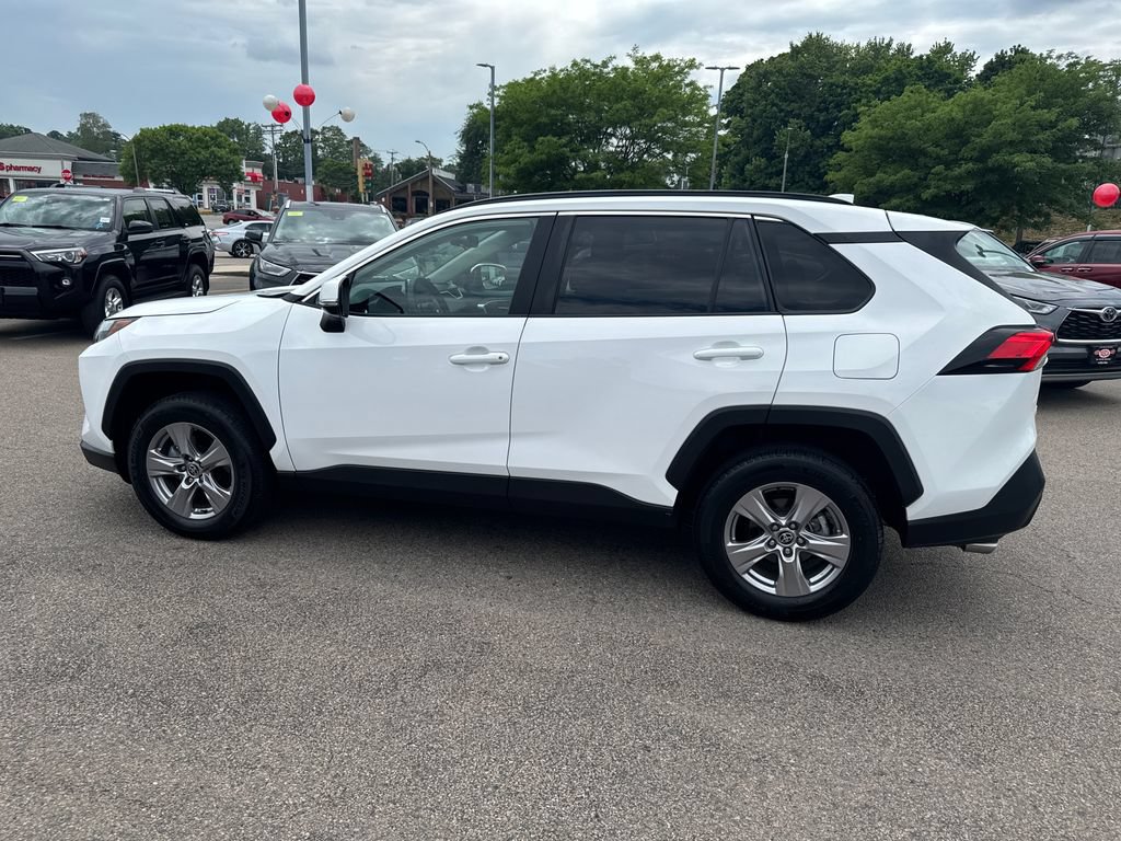Used 2025 Toyota RAV4 XLE AWD/4WD image 4