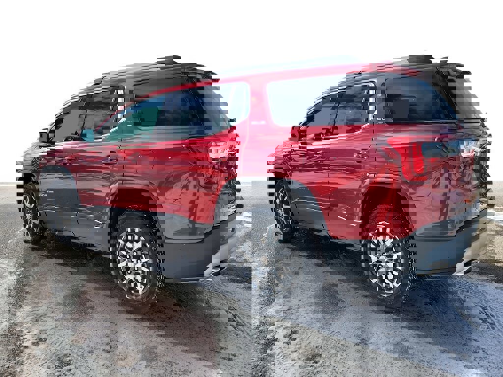 Used 2023 GMC Acadia SLE w/ Driver Convenience Package image 3