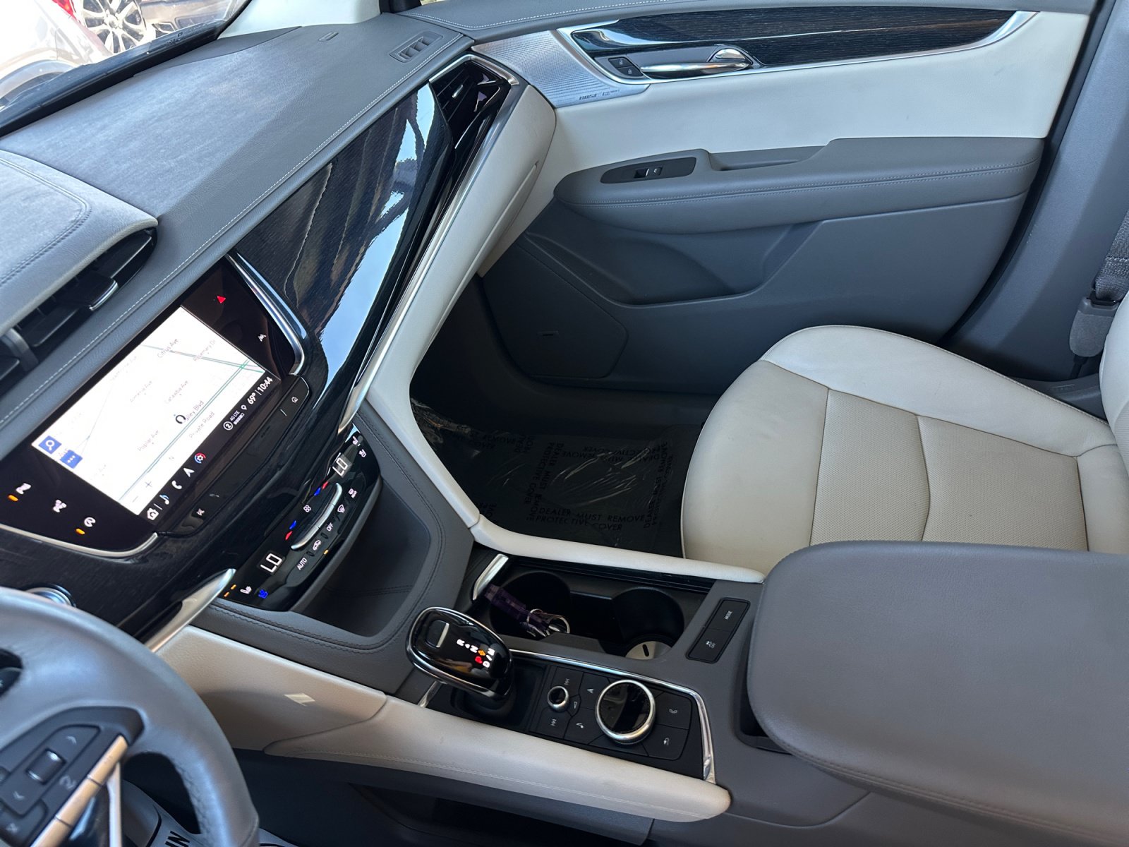 Used 2025 Cadillac XT6 Premium Luxury w/ Technology Package FWD image 26