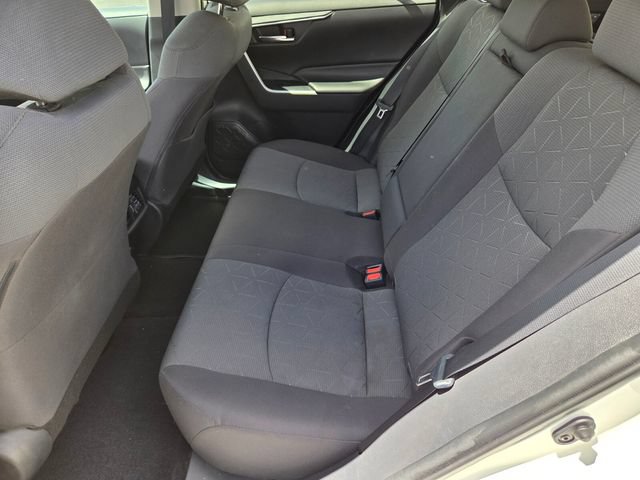 Used 2021 Toyota RAV4 XLE AWD/4WD image 10