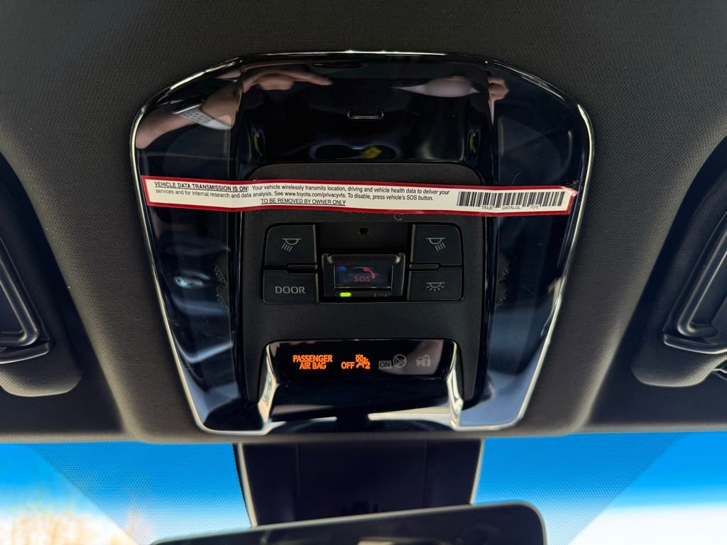 Used 2021 Toyota Venza XLE image 38