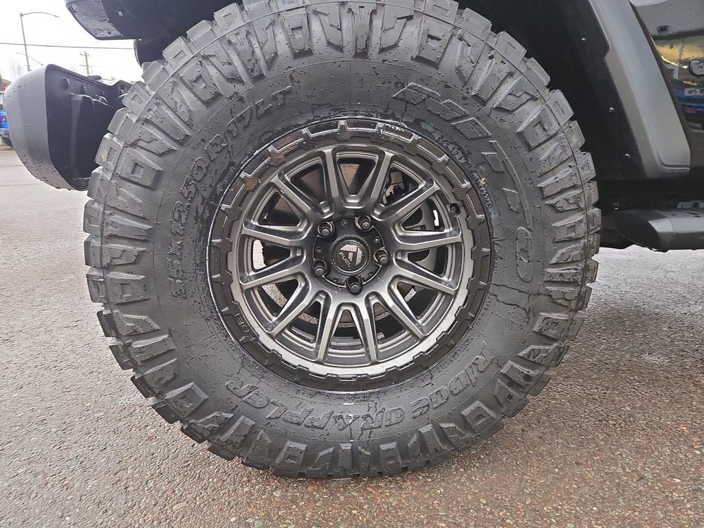 Used 2025 Jeep Gladiator Sport image 10