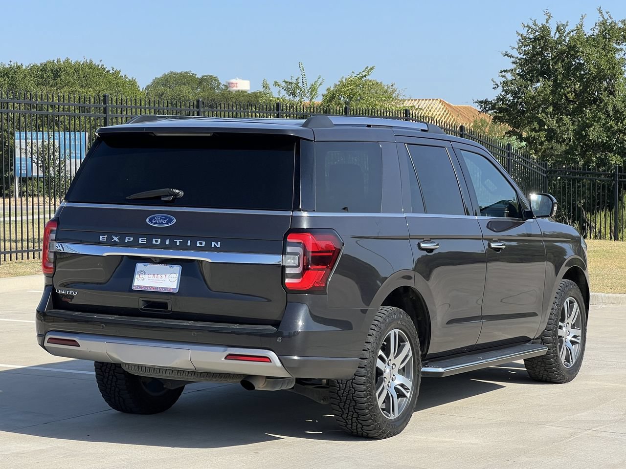 Used 2022 Ford Expedition Limited AWD/4WD image 4