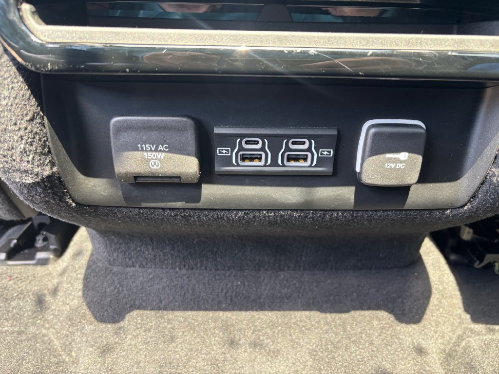 Used 2024 Jeep Wagoneer Series II AWD/4WD image 25