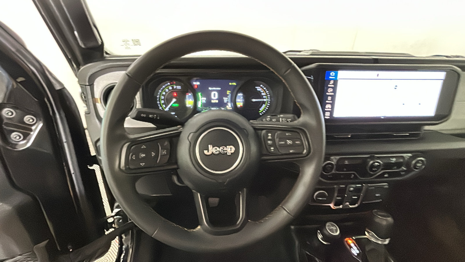 Used 2024 Jeep Wrangler Unlimited AWD/4WD image 17