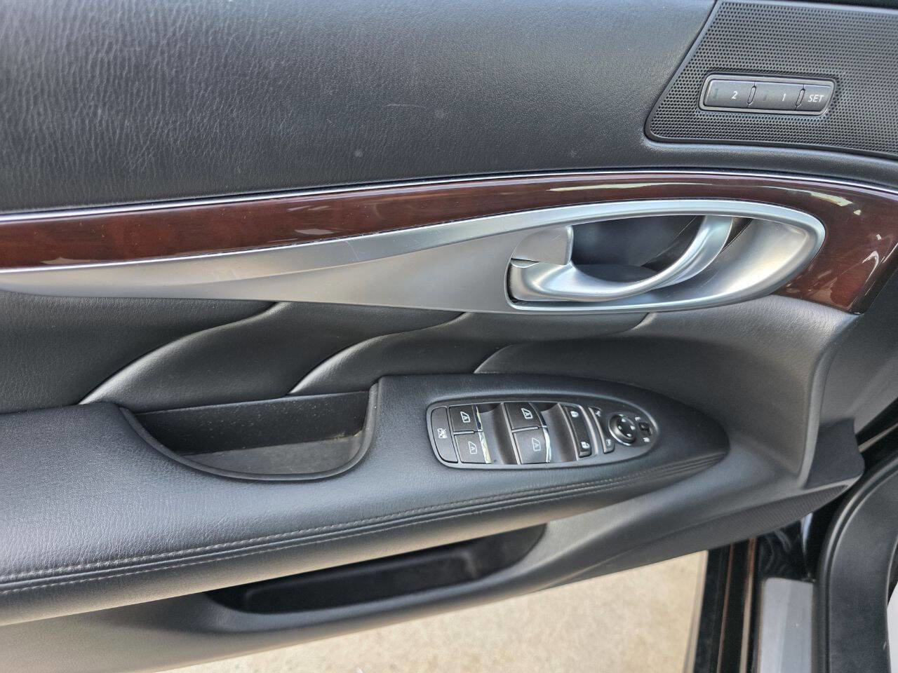 Used 2011 INFINITI M37 w/ Premium Pkg image 15