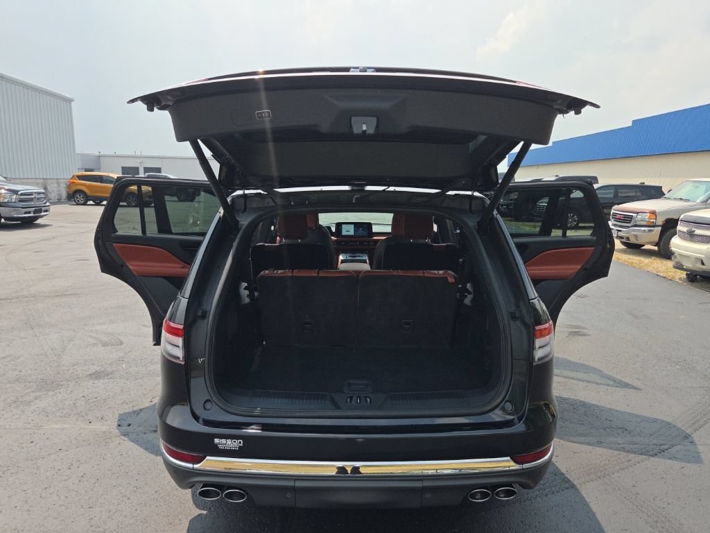 Used 2025 Lincoln Aviator Reserve AWD/4WD image 14