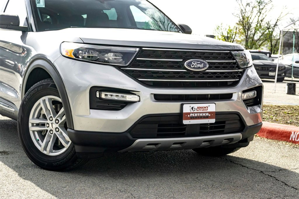 Used 2024 Ford Explorer XLT w/ Equipment Group 202A image 3