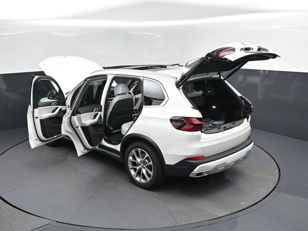 Certified 2026 BMW X5 xDrive40i w/ Climate Comfort Package AWD/4WD image 2