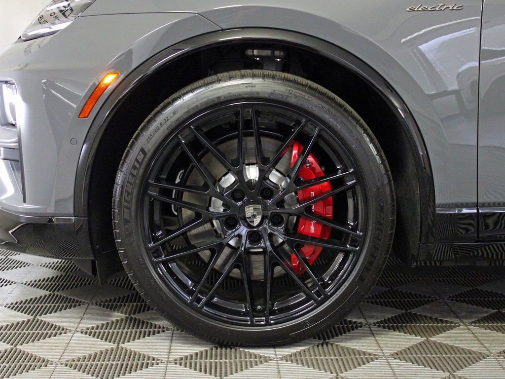 Certified 2025 Porsche Macan Turbo Electric AWD/4WD image 41