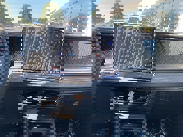 New 2025 Volkswagen Tiguan SE image 34