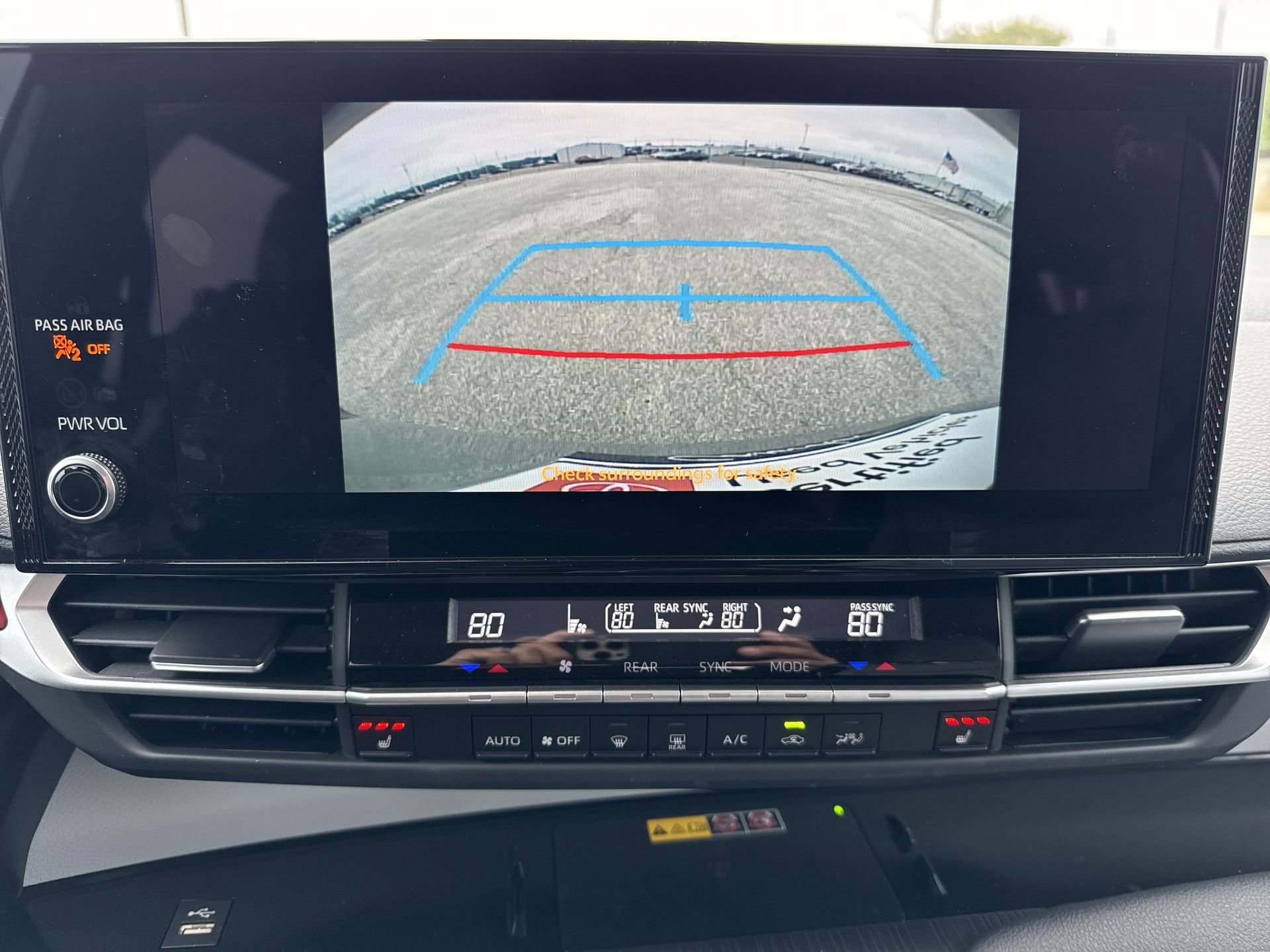 Certified 2025 Toyota Sienna XLE FWD image 24